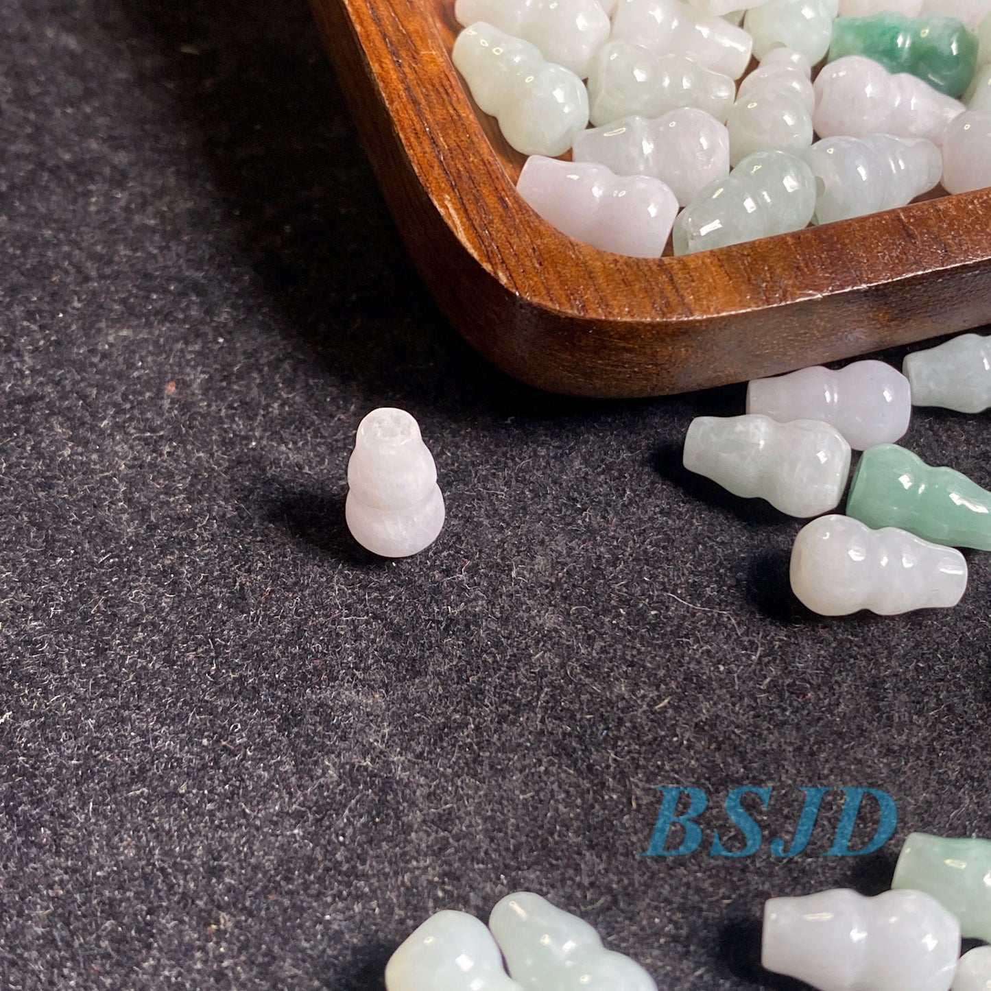 100PCS (Wholesale)  6*9mm Cucurbit Shape Grade A ICY Jade Burma Flat Roundness Beads Perle Chinese Carved ,Myanmar Jadeite green jadeware