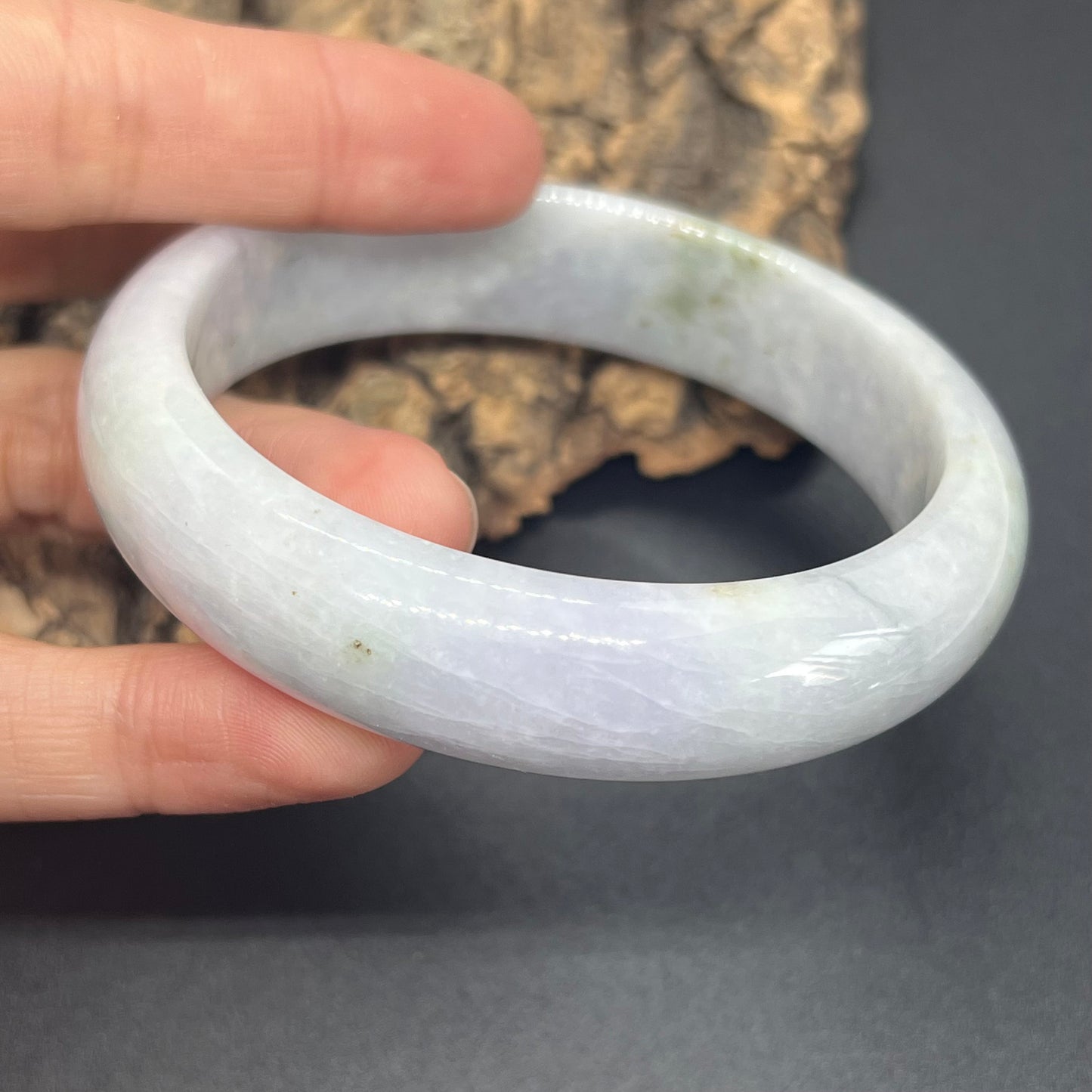 58,6 mm natürlicher grüner Jade-Rundarmreif der Güteklasse A, Damenarmband aus Myanmar-Jadeit, eisgrüner Stein Typ A, kleiner Hand-Frauenarmreif 翡翠飘花手镯