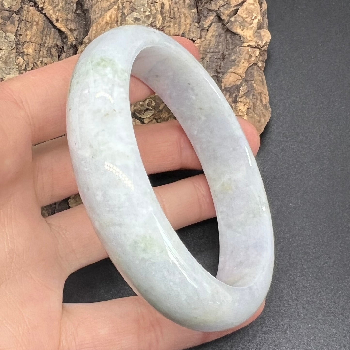 58,6 mm natürlicher grüner Jade-Rundarmreif der Güteklasse A, Damenarmband aus Myanmar-Jadeit, eisgrüner Stein Typ A, kleiner Hand-Frauenarmreif 翡翠飘花手镯