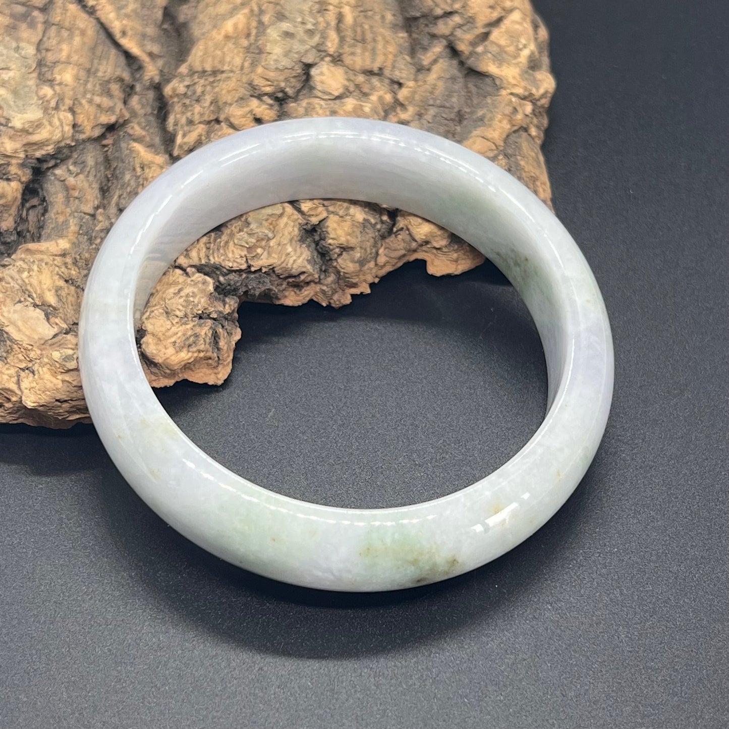 58,6 mm natürlicher grüner Jade-Rundarmreif der Güteklasse A, Damenarmband aus Myanmar-Jadeit, eisgrüner Stein Typ A, kleiner Hand-Frauenarmreif 翡翠飘花手镯