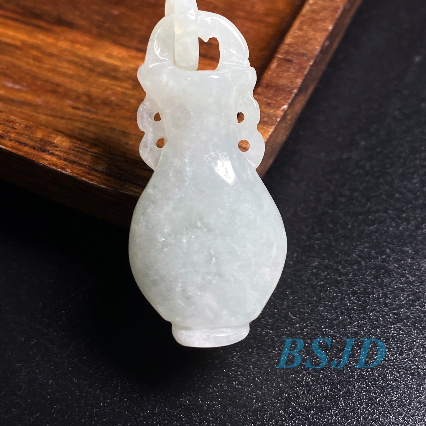 Flower Vase Feicui Pendant Natural Grade A jade Green Jade ICE Jadeite Burma Chinese Carved ,Myanmar lady Jadeit martin-pêcheur