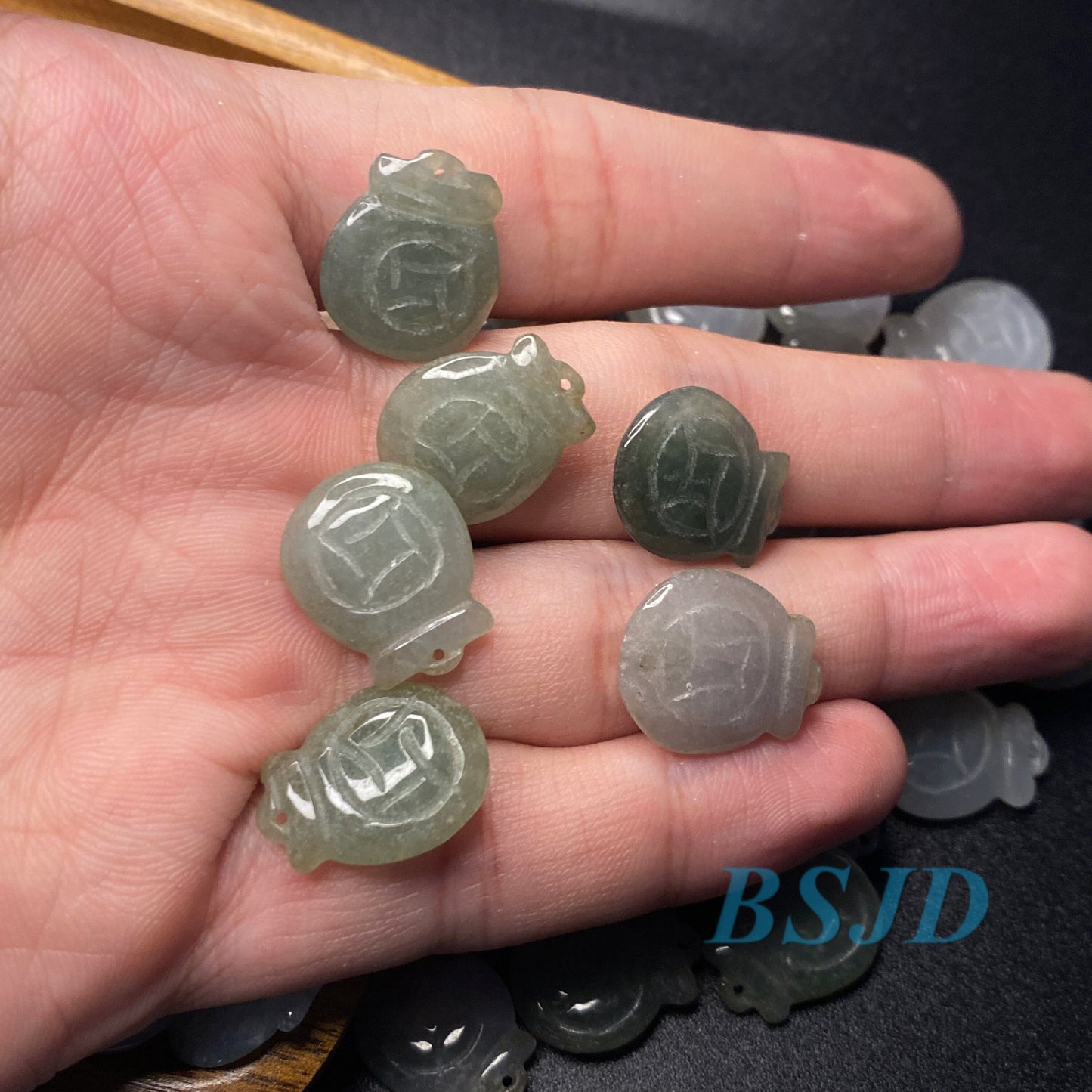 10PCS Grade A Jade Lucky moneybag Chinese coin pocket pendant Natural Gray Jade ICE Burma Jadeite wallet Beads earrings drop gift Anhänger