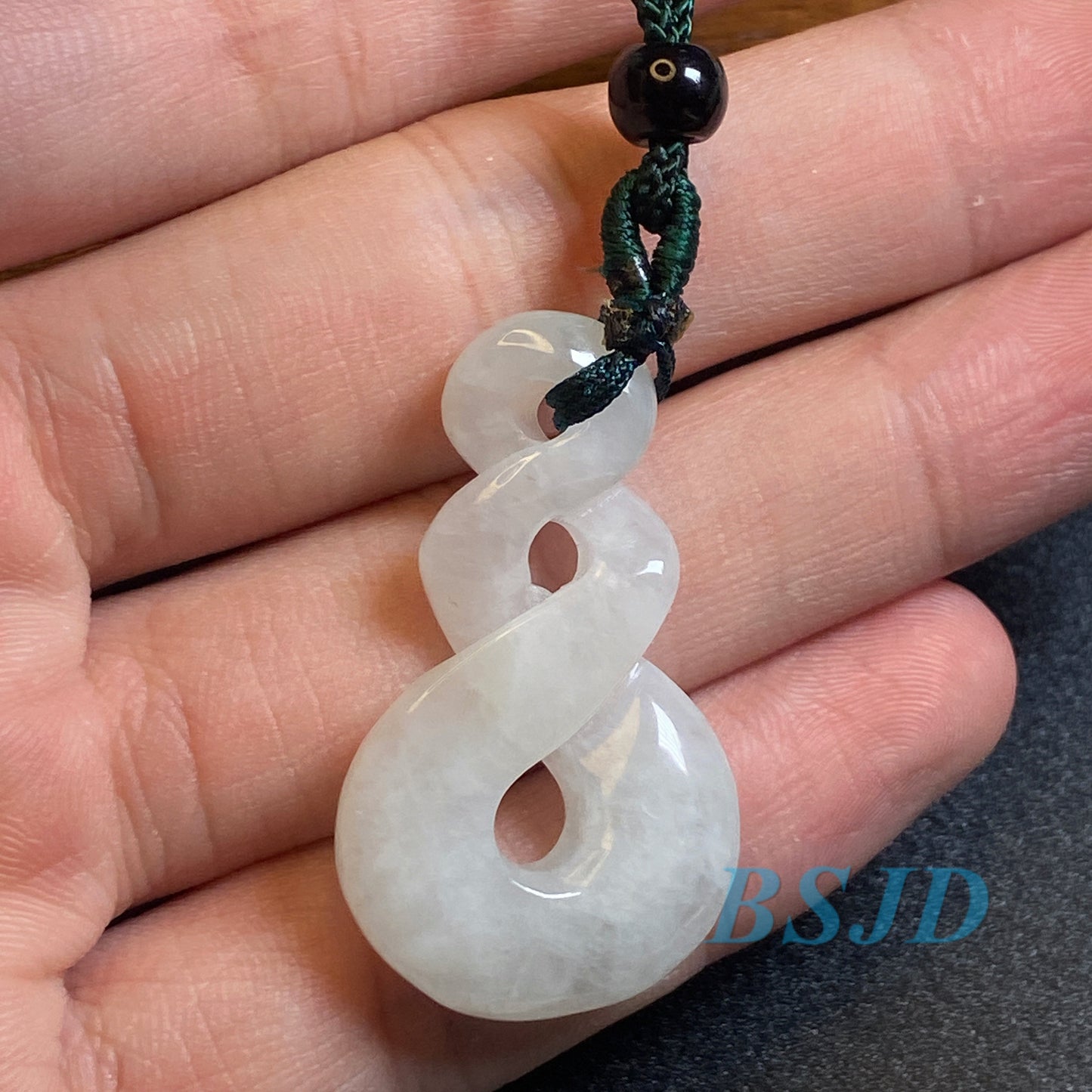 Twist style Natural Grade A jadeite girl jade pendant Children neckneck Anhänger Myanmar yīng ér Jadeite beads earrings