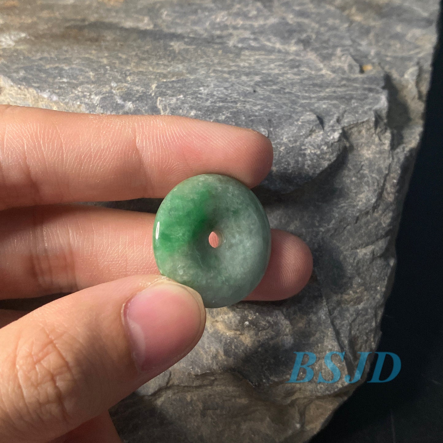 Donut Natural Green Grade A Jade Ice Jadeite LHand craved ady pendant necklace BEADS Anhänger Gemstone Kid baby Жадеит jadéite Flat 翡翠 平安扣