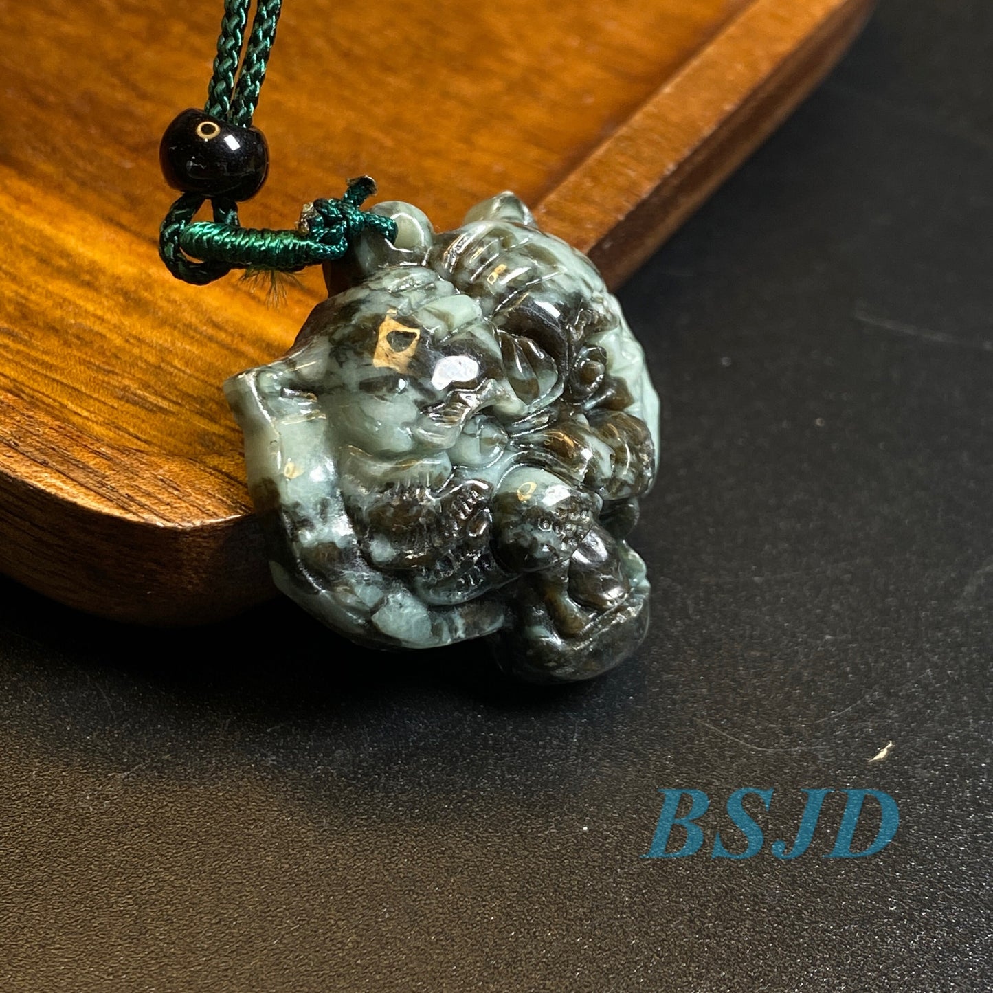 Mächtiger Tigerkopf Grade A Jade Burma Jadeit Perlen Tigergesicht Anhänger Typ A Jade Ice Myanmar Jadeit DIY Halskette Jade Geschenk Charms Ornament