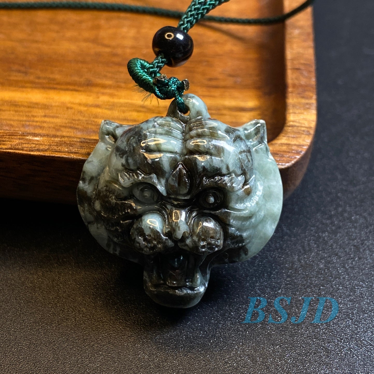 Mächtiger Tigerkopf Grade A Jade Burma Jadeit Perlen Tigergesicht Anhänger Typ A Jade Ice Myanmar Jadeit DIY Halskette Jade Geschenk Charms Ornament