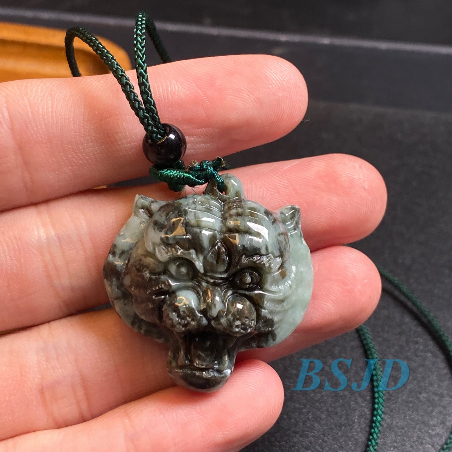 Mächtiger Tigerkopf Grade A Jade Burma Jadeit Perlen Tigergesicht Anhänger Typ A Jade Ice Myanmar Jadeit DIY Halskette Jade Geschenk Charms Ornament