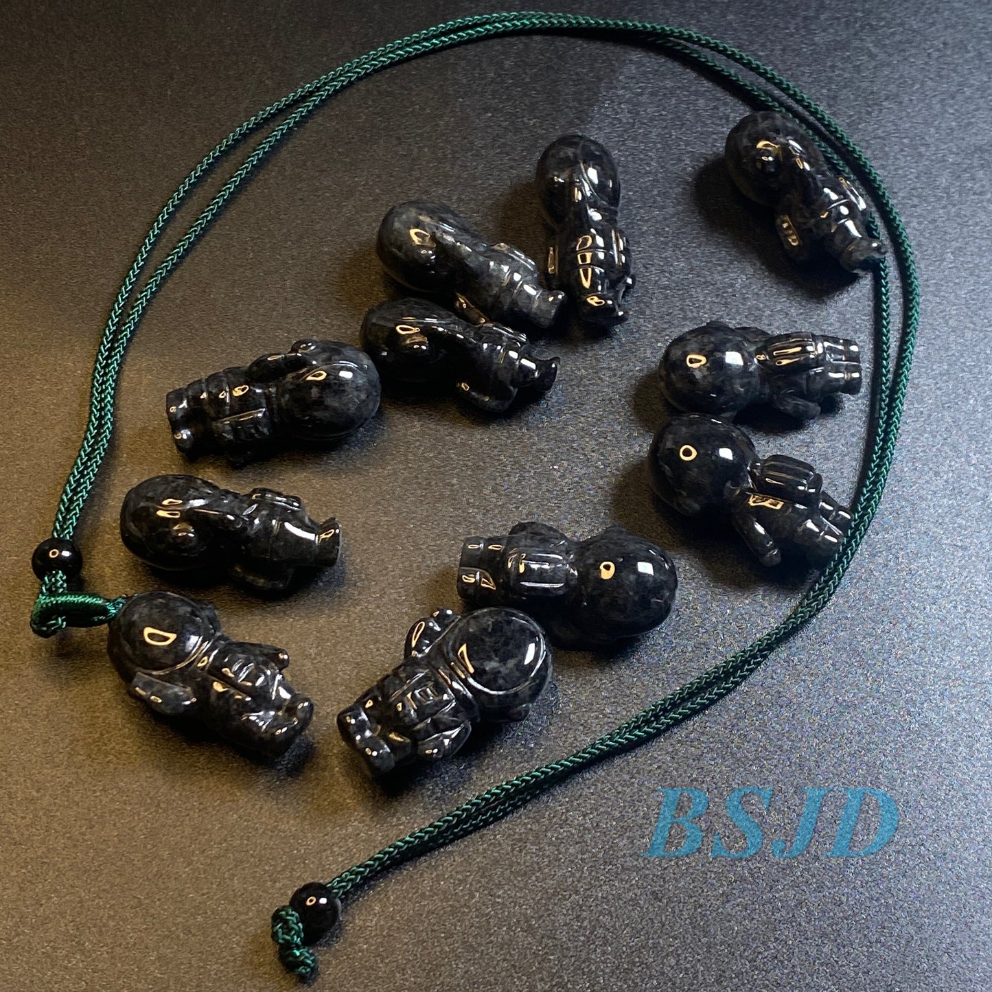 Natürliche schwarze Jadeit 3D Spaceman Guatemaltekischer Jadeit Astronaut Perlen Grade A Jade DIY Anhänger Kind Jade Geschenk