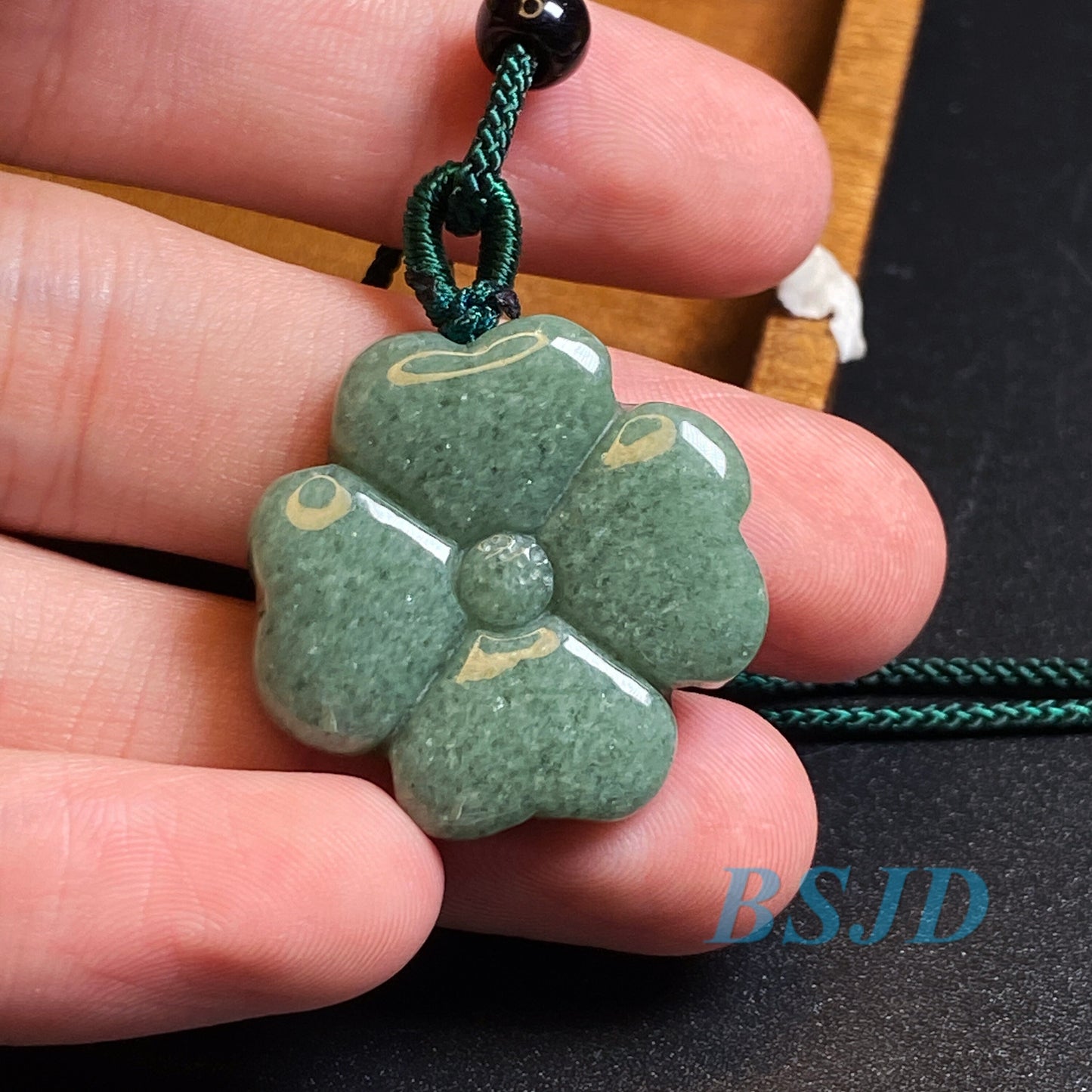 Großhandel Kleeblüten Grade A Jade Grüner Jadeit Perlen Blumenanhänger Typ A Jade Eis Myanmar Jadeit DIY Halskette Ohrringe Geschenk