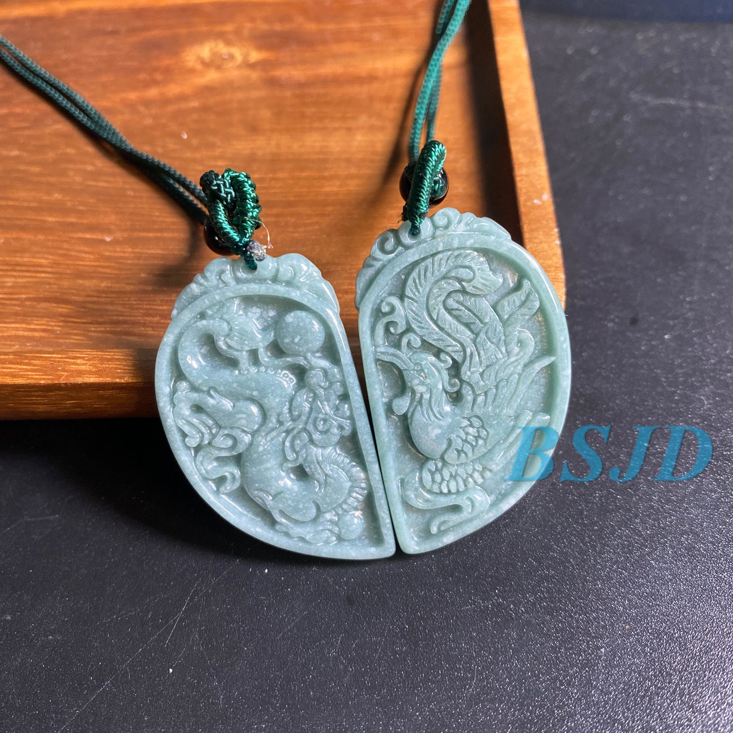 1pair Vintage Heart shape Grade A jade Broken heart Dragon and phoenix Blue Jade ICE Jadeite Valentine's Day Pendant Le retro Guatemala jade