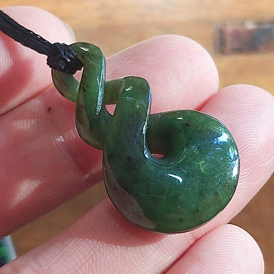 Twist Natural Green Nephrite Jade Pendant NEW ZEALAND Maori Style Greenstone Pounamu Earring Bc Canadian jasper Aquaman Hook Necklace