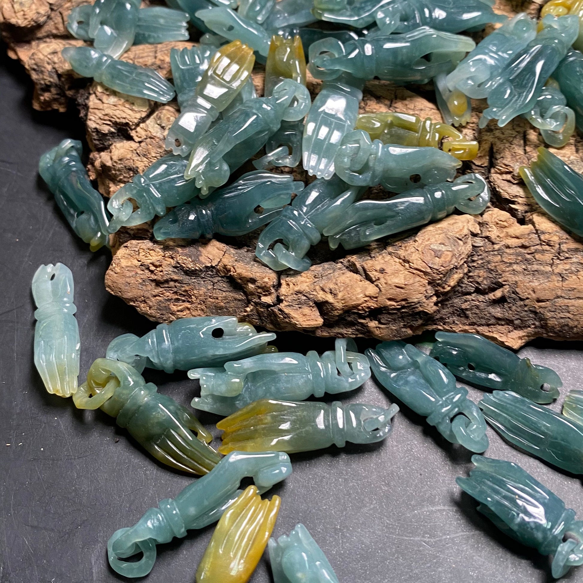 Wholesale Natural Blue Guatemalan jadeite Translucent Grade A jade Guan yin Hand pendant necklace jade bead